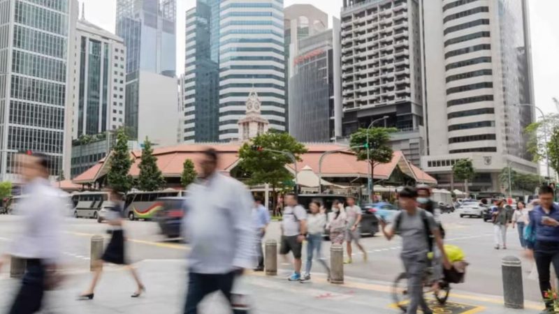 选择搬家公司时，首先要考察其资质。正规搬家公司应具备以下条件：